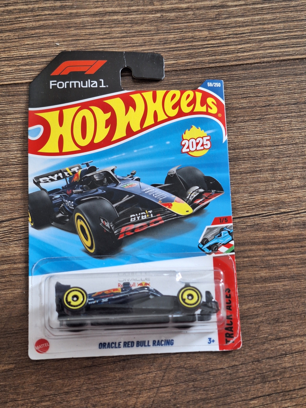 Hotwheels Oracle Red Bull Racing Car - Picture 1 of 1